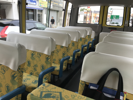 バス代車（車内）.png