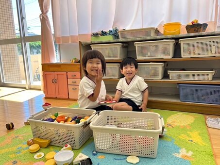 ひよこ　２人でおもちゃ遊び.JPG