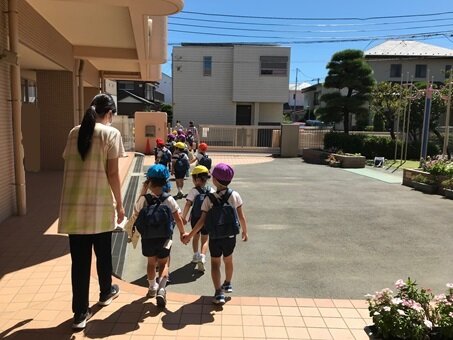 バスの帰り　門まで.jpg