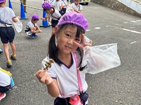 どんぐり拾い　かりん.jpg