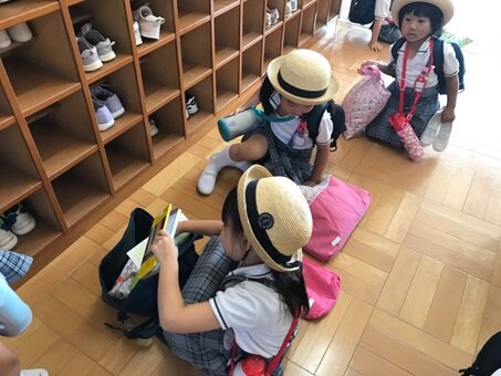 始業日　玄関②.jpg