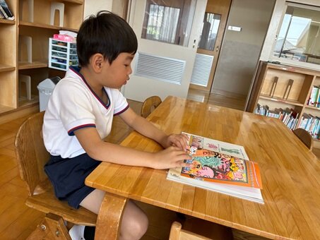 図書室 ゆうご.jpg
