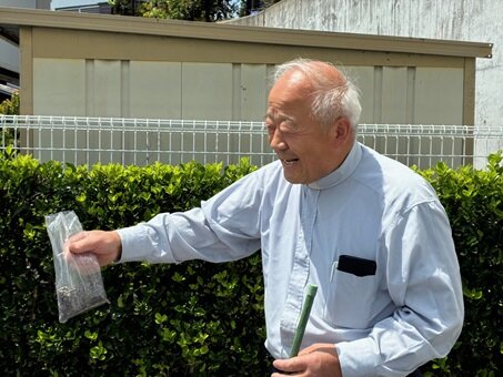 種まき 園長.jpg