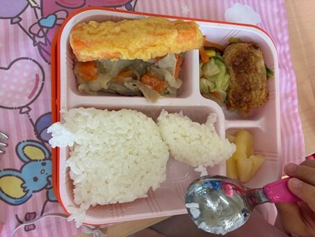 ひよこ　給食.jpg