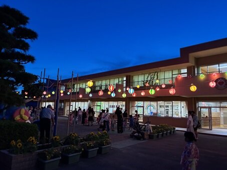 夕涼み会　提灯（夜）.jpg