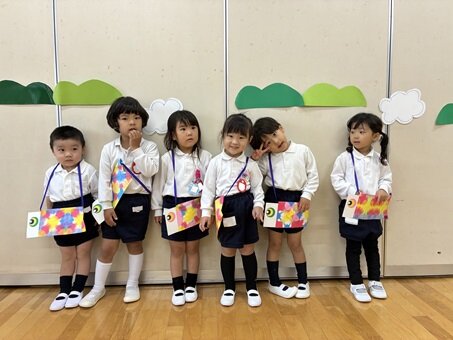 すみれ1　こいのぼりをかけて.JPG