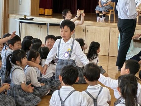 4月誕生会花道.JPG